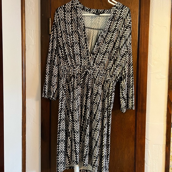 Professional looking dress with tie at the waste! Robert Louis brand (TJ Maxx) - Picture 1 of 2